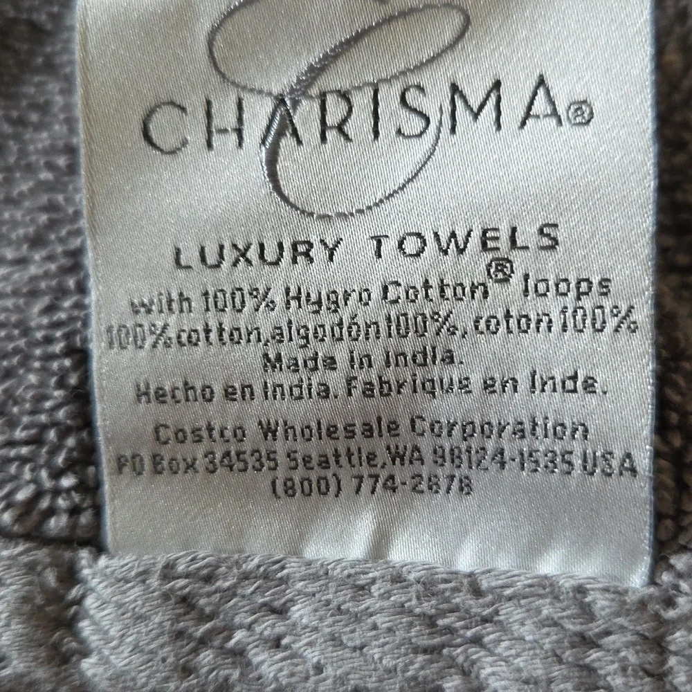 Charisma 2 Gray Large Bath Towels Pre-owned length is approximately 53